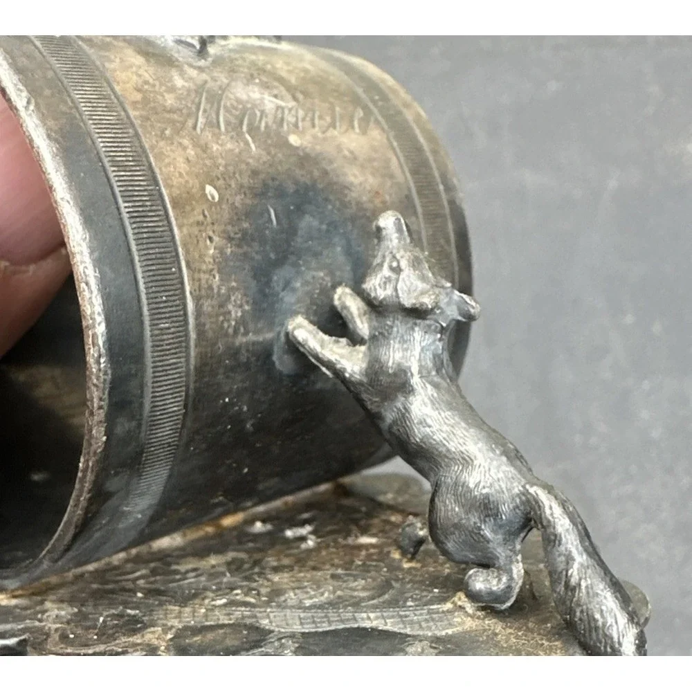 ANTIQUE VICTORIAN WILCOX SILVERPLATE NAPKIN RING FOXES